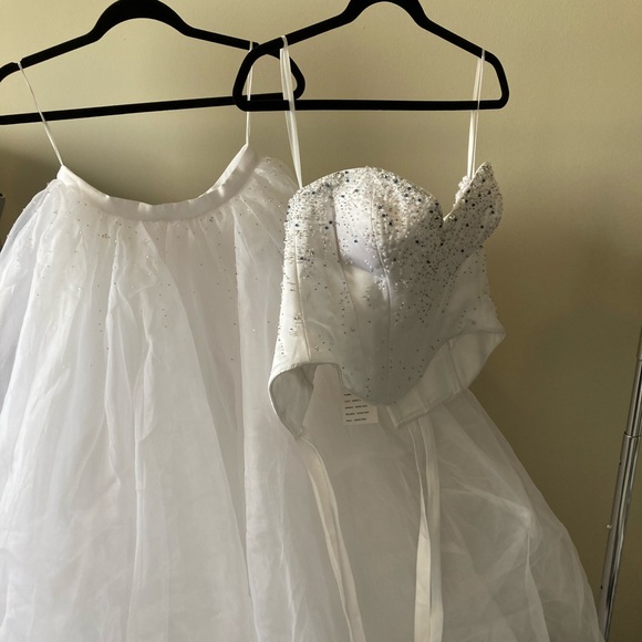 Wedding Dress - Picture 1 of 6